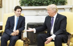 Trudeau dijo que no va a dar “lecciones” a Trump sobre políticas de inmigración,  pero a la vez remarcó que Canadá mantendrá la “apertura hacia los refugiados”.