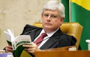 El Fiscal Janot sugirió inciar pesquisas contra más de diez gobernadores y autoridades, entre las que se encuentran Lula da Silva y Dilma Rousseff 