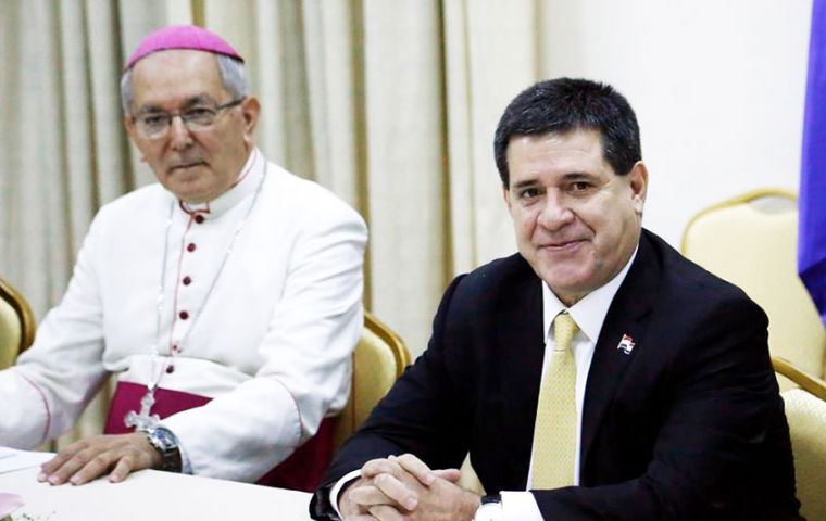 Cartes lideró el encuentro que reunió al arzobispo de Asunción, a presidentes de cinco partidos políticos y a los titulares de las cámaras de diputados y senadores.