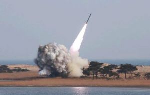 Desde Seúl se confirmó que Corea del Norte intentó sin éxito lanzar un nuevo misil, una operación que coincidió con un gran desfile militar organizado por Pyongyang. 