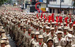 El lunes, Maduro anunció la expansión del cuerpo de milicia, conformado por civiles armados, a 500.000 miembros con su fusil “garantizado”.