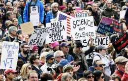Miles se congregaron bajo el lema “Science, not Silence”, en Washington en una iniciativa que reivindica el rol de la ciencia en el progreso social.