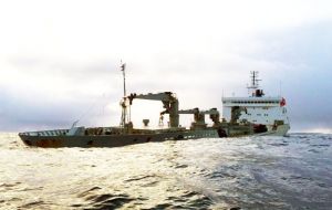 El Uruguay Reefer transportaba una carga de calamares y krill refrigerados y venía haciendo agua desde hace más de una semana 