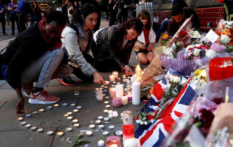 Sondeo de Yougov reveló que 53% de británicos piensa que las guerras apoyadas por el Reino Unido son responsables, al menos en parte, de los ataques extremistas