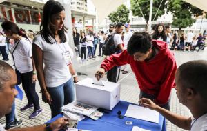 Ex presidente del CNE, el funcionario cuestionó la cifra de 7,2 millones de personas que según la oposición votaron contra Maduro y la Constituyente. 