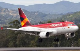 ”Avianca dejará de operar las rutas Bogotá-Caracas-Bogotá (dos vuelos diarios) y Lima-Caracas-Lima (un vuelo diario) a partir del miércoles 16 de agosto de 2017”