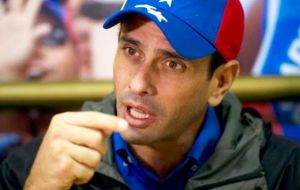 El inhabilitado más célebre es el dos veces candidato presidencial y gobernador de Miranda, Henrique Capriles, quien no podrá ser candidato por 15 años