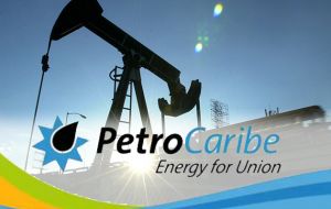 El esquema de Petrocaribe lanzado en 2005 ofrece a una docena de miembros, suministros de crudo bajo un mecanismo flexible de crédito