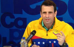 Al menos 16 alcaldes opositores -potenciales candidatos- están detenidos y la justicia inhabilitó a políticos de alto perfil, como el ex candidato presidencial Capriles