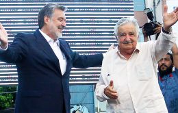 Guillier junto al ex presidente uruguayo Mujica, cerró su campaña regional para alcanzar la presidencia de Chile 