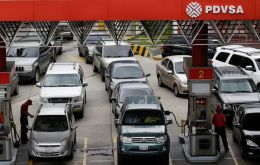 “PDVSA informa que debido a las medidas de bloqueo internacional contra Venezuela, se ha retrasado el despacho de combustible en parte del país”