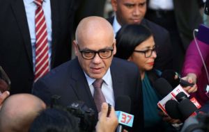 Rodriguez añadió que el Gobierno venezolano no escatima esfuerzos, ni tiempo para dar a conocer la “buena nueva” de que “hemos logrado” un acuerdo definitivo luego de las reuniones del martes.