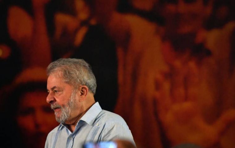 La ley puede impedirle a Lula ser candidato debido a que prohíbe la presentación en las urnas de alguien condenado en dos instancias