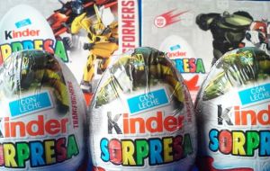Gigantes como Kellogg han tenido que deshacerse de personajes animados de sus cajas de cereales azucarados; también se han dejado de vender huevos Kinder 