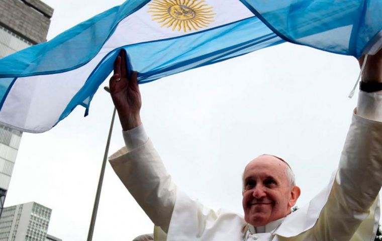 “A las argentinas y argentinos que me expresaron su cercanía en el quinto aniversario de mi elección, quiero hacerles llegar mi afecto y gratitud”