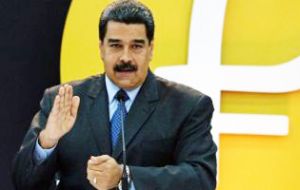 El presidente Nicolás Maduro lanzó una moneda digital llamada Petro con la meta de evadir sanciones financieras impuestas por Washington