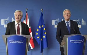 David Davis y Barnier coincidieron en destacar que la transición permitirá a las empresas y la administración del Reino Unido prepararse para el futuro