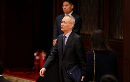 El vice primer ministro chino, Liu He, que encabezó la delegación dijo que “ambas partes alcanzaron un consenso, no van a librar una guerra comercial...”. 