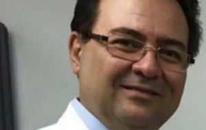 El director de Foro Penal, informó que el médico José Marulanda denunció la pérdida la sensibilidad en sus manos debido a que fue colgado de unas esposas y había perdido la audición del oído derecho.