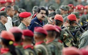 “Están convictos y confesos”, dijo Maduro durante una ceremonia militar, y sostuvo que el complot era promovido por los gobiernos de Colombia y EE.UU.