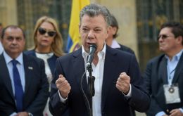 El sábado, en una alocución televisada, el mandatario Juan Manuel Santos destacó el carácter pacífico de estas elecciones.