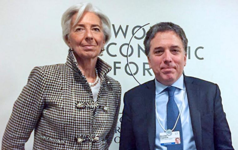 El acuerdo negociado por la Directora Gerente del Fondo Christine Lagarde, y el ministro de Economía, Nicolás Dujovne, intenta contener la corrida financiera