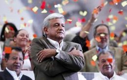 En un mensaje ante miles de simpatizantes Lopez Obrador dijo que se reconocerán los compromisos contraídos con empresas y bancos nacionales y extranjeros
