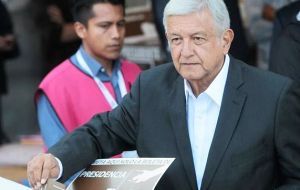 “El nuevo Proyecto de nación buscará establecer una auténtica democracia, no apostamos a construir una dictadura abierta ni encubierta”, dijo López Obrador