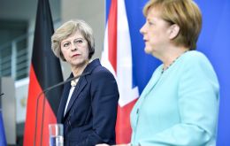 La visita de May a la capital alemana está enmarcada en un período de crecientes tensiones entre Londres y Bruselas