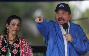 Una vez que el héroe de los revolucionarios de izquierda, Daniel Ortega ahora es ampliamente visto como un opresor. A menudo comparado con el ex dictador Anastasio Somoza.