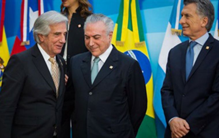 La lista es encabezada por los presidentes de Mercosur Tabaré Vázquez de Uruguay, Michel Temer de Brasil y Mauricio Macri de Argentina