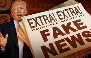 La iniciativa se plasma en un momento particular: Trump multiplica ataques contra los medios, calificándolos regularmente de “Fake News” (Noticias falsas)