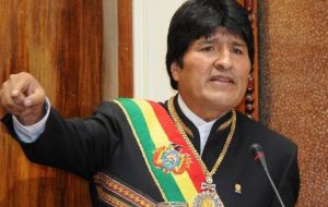 La elección del lugar fue acordada por unanimidad en la Unasur y Bolivia decidió correr con todo el costo, según declaró en el acto inaugural el Presidente Morales