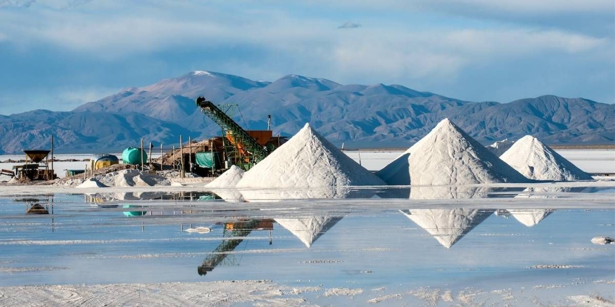 Chile y PerÃº son los dos mayores productores mundiales de cobre. En Chile operan ya los dos principales productores de litio: Albemarle de EE.UU. y la chilena SQM 