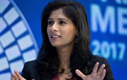 En el FMI, Gita Gopinath, 43, sólo es la tercera mujer en obtener una cátedra en Harvard, y ha centrado parte de sus estudios en los tipos de cambio flexible