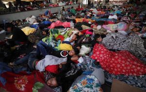 ONG guatemaltecas estimaron que el grupo de migrantes que permanecía hasta este lunes en el puente, estaba conformado por unas 400 personas