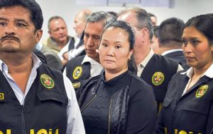 Keiko Fujimori recibió la orden de regresar a la cárcel el miércoles en un caso que ha llamado la atención en un país que se tambalea de una serie de escándalos de corrupción.
