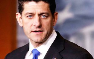 La portavoz de la Casa Blanca, Sarah Sanders, reveló que el mandatario también llamó al líder de los republicanos en la Cámara de Representantes Paul Ryan