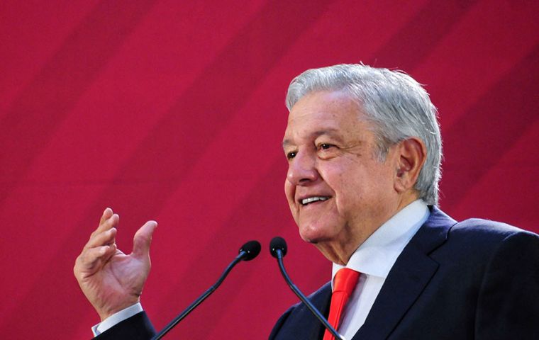 “Es un acto de madurez política, de responsabilidad, de conciliación, de acuerdo, un acto para mejorar condiciones económicas, laborales y sociales de nuestro país” dijo López Obrador