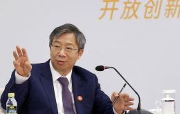 El pte. del Banco Popular de China, Yi Gang, aseguró que Beijing y Washington han acordado oponerse a la devaluación de la moneda con fines competitivos