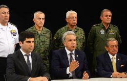 Acompañado de varios jefes militares, Moreno culpó a Correa (2007-2017) de estar detrás de los supuestos intentos de desestabilizar a su Gobierno