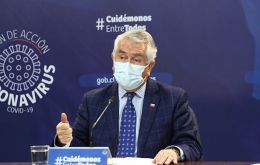 El ministro de Salud, Enrique Paris, afirmó que Chile lleva “24 días de mejoría” al registrar una baja del 20% en la tasa de positividad de los exámenes PCR
