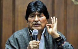 “Hay compañeros que dicen que por lo menos sea el 4 o el 11 de octubre, pero no el 18. Yo me pregunto, ¿para qué estar peleando por una semana?” dijo Evo Morales