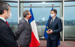 El subsecretario de relaciones internacionales Rodrigo Yáñez, y el ministro de relaciones exteriores Andrés Allamand se encuentran en Bruselas