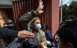 “Se ha descompensado, los médicos van a informar de esa situación. Sufre de presión alta”, dijo la jefa de la cárcel de mujeres de La Paz, Karina Figueroa