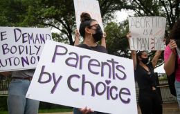 “Todo niño por nacer con un latido cardíaco estará protegido de los estragos del aborto”, dijo el gobernador Abbott.