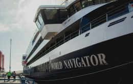 Los viajes del exterior “están creciendo con fuerza”, dijo Guerrera ante el 'World Navigator' amarrado en Buenos Aires.