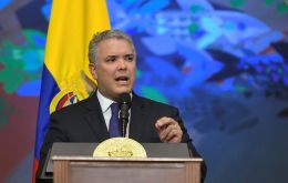“Estados Unidos y Colombia continúan exigiendo el establecimiento de la democracia en Venezuela y llamando dictador a Nicolás Maduro”, subrayó Duque.
