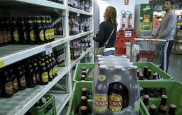 Sindicatos frenan la importación de cerveza argentina en Uruguay