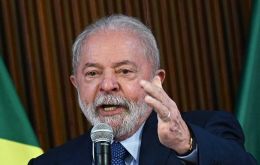 Lula también criticó al Banco Central por mantener la tasa básica de interés Selic en el 13,75%, para lo cual “no hay justificación” 